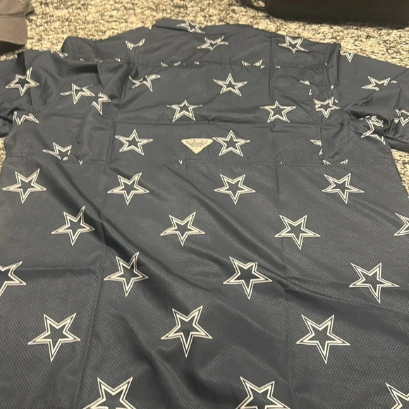 Columbia Men's Dallas Cowboys PFG Super Slack Tide Shirt - Picture 7 of 7